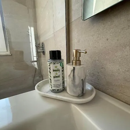 Square Modern Center Daire