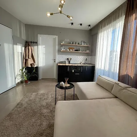 Square Modern Center Tiran