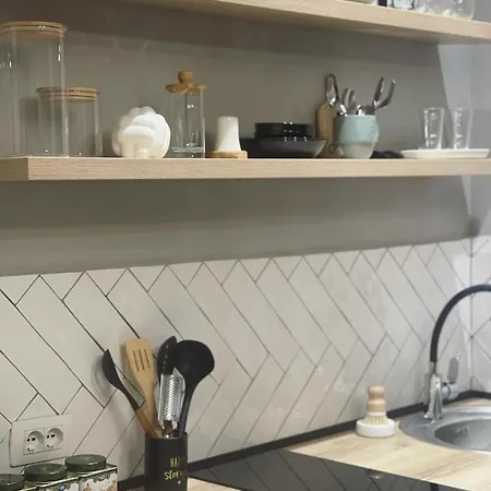 Square Modern Center * Tiran