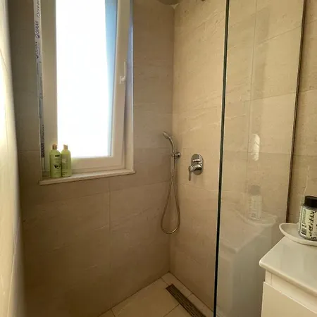 Square Modern Center Daire Tiran