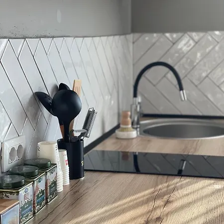 Square Modern Center * Tiran